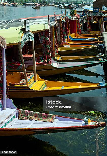 Shikara Boote Auf Dem See Dal Srinagar Indien Stockfoto und mehr Bilder von Asien - Asien, Editorial, Fotografie