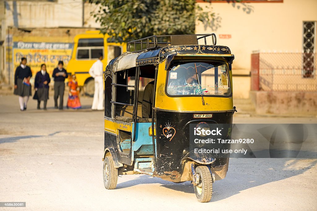 Auto risciò in strada, India - Foto stock royalty-free di Affari