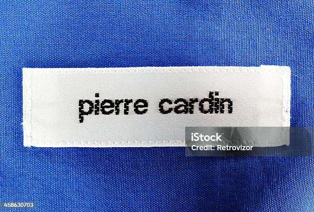 Pierre Cardin Logo Na Camisa De - Fotografias de stock e mais imagens de Etiqueta - Mensagem - Etiqueta - Mensagem, Têxtil, Tecelagem