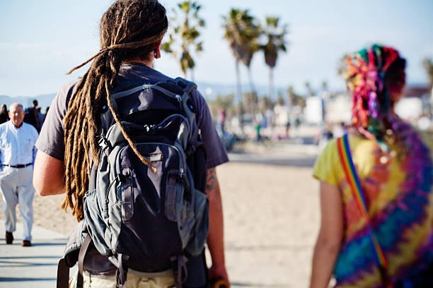 dreadlock osób w venice beach - hippie women dreadlocks human hair zdjęcia i obrazy z banku zdjęć