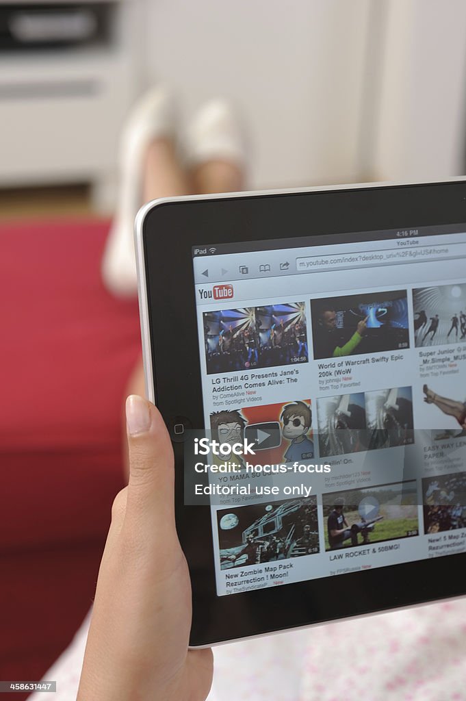 Youtube su iPad - Foto stock royalty-free di YouTube