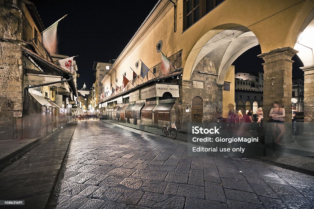 Ponte Vecchio Brücke bei Nacht, das Stadtleben in Florenz - Lizenzfrei Architektur Stock-Foto