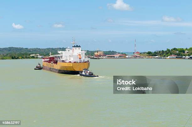 Tanker Schiff Stoltfactoin Panama Canal Stockfoto und mehr Bilder von Behälter - Behälter, Bewegung, Bildkomposition und Technik