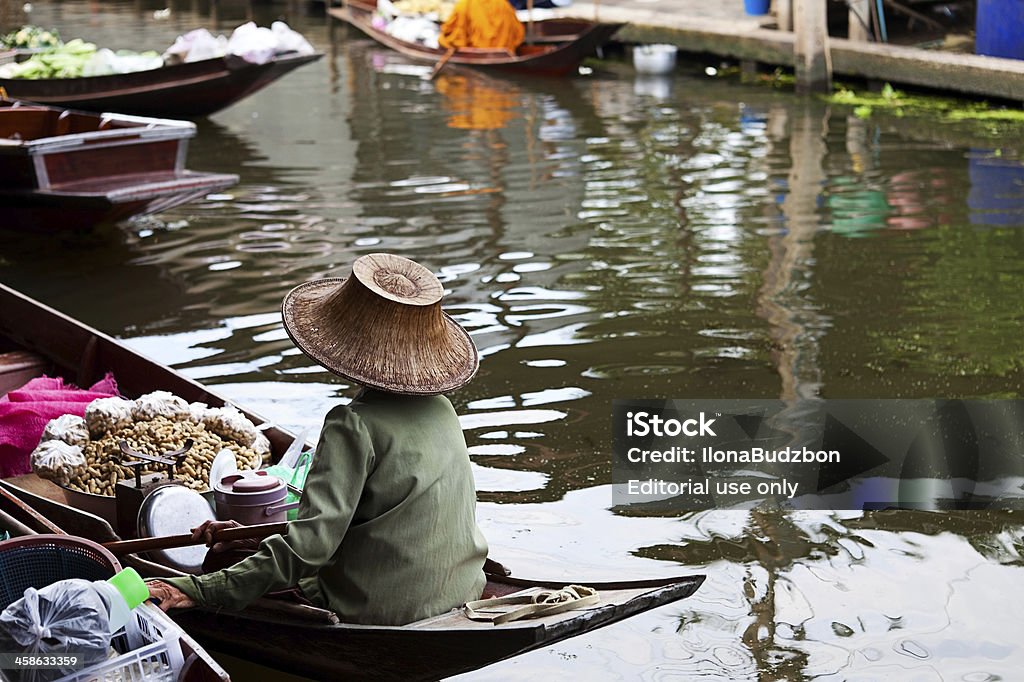 Mercado flotante de Damnoen Saduak, Tailandia - Foto de stock de Adulto libre de derechos