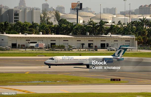 Air Tran Pasażer Lotów Odlatujących Fort Lauderdale W Stanie Floryda - zdjęcia stockowe i więcej obrazów Asfalt