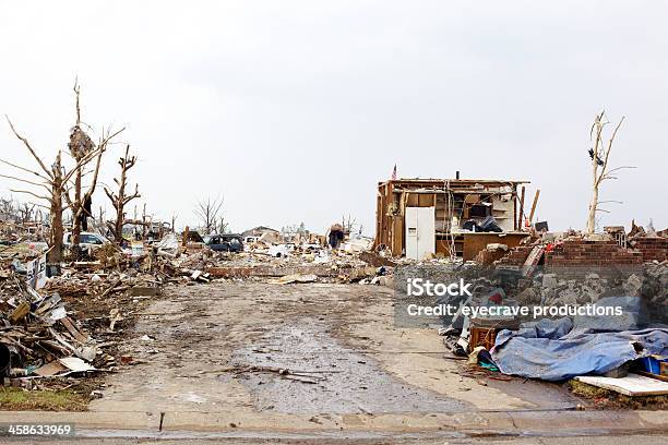 Joplin Missouri Letali F5 Tornado Detriti - Fotografie stock e altre immagini di Tornado - Tornado, Joplin, Distruzione