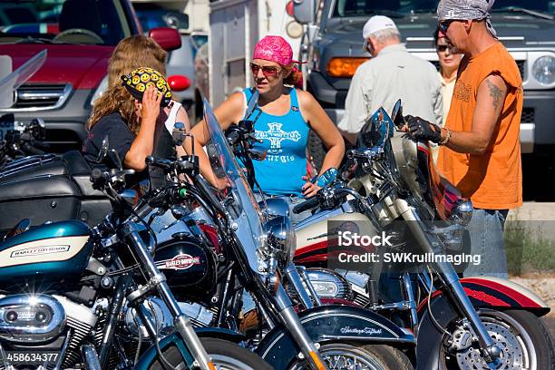 부지깽이 실행 자전거 Rally 미국 소도시에 대한 스톡 사진 및 기타 이미지 - 미국 소도시, 사교모임, Biker Gang