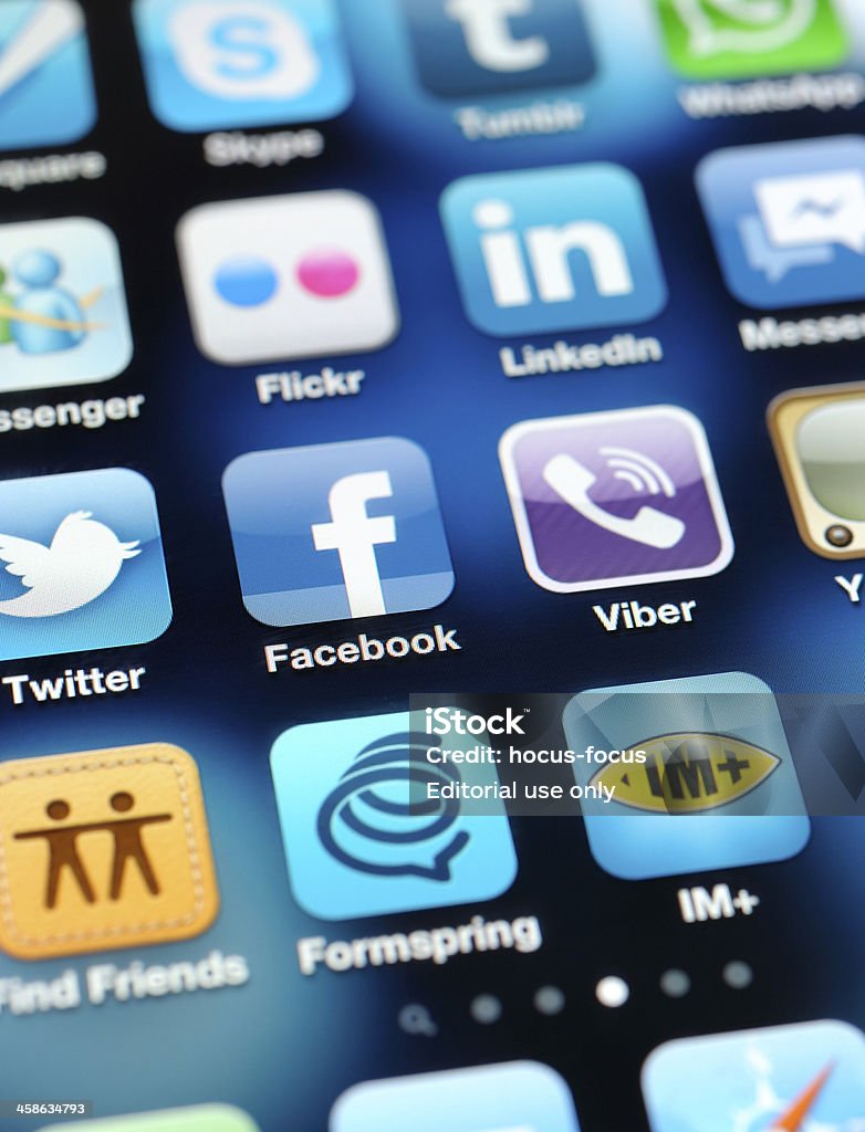 Mezzi di comunicazione sociale Apps su İphone - Foto stock royalty-free di Affari