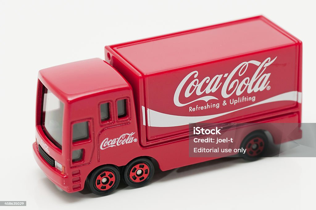 Foto de Caminhão De Brinquedo Com Placa Da Cocacola e mais fotos de stock  de Bebida - Bebida, Brinquedo, Caminhão - iStock