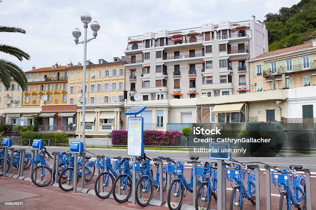 Blue bicicletas para aluguel em Nice, França - Foto de stock de Azul royalty-free