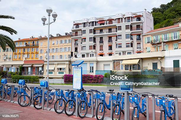 Foto de Blue Bicicletas Para Aluguel Em Nice França e mais fotos de stock de Azul - Azul, Bicicleta, Cidade