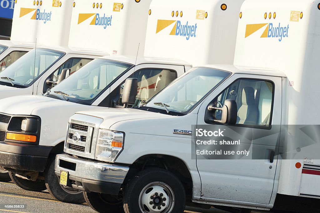 Budget LOCATION DE FOURGONS POUR - Photo de Camion de déménagement libre de droits