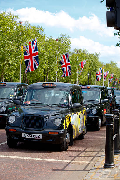 taxi di londra - shopping mall foto e immagini stock