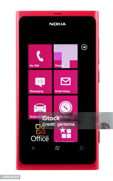 Nokia Lumia 800 Magenta Na Białym Tle - zdjęcia stockowe i więcej obrazów Aplikacja mobilna - Aplikacja mobilna, Bez ludzi, Białe tło