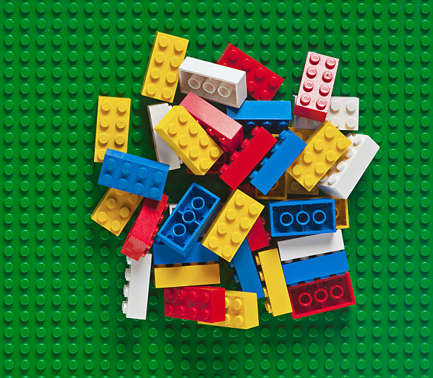 더미 의 레고 블록 브릭 녹색 베이스플레이트 - lego toy close up characters 뉴스 사진 이미지