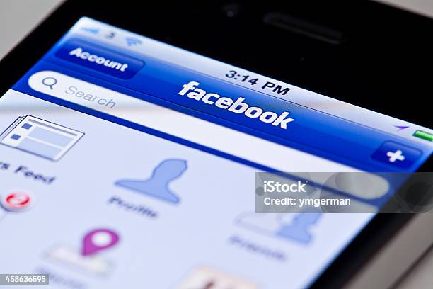 メインスクリーンで Facebook のアプリを Iphone 4 - iPhoneのストックフォトや画像を多数ご用意 - iPhone, つながり, アイコン