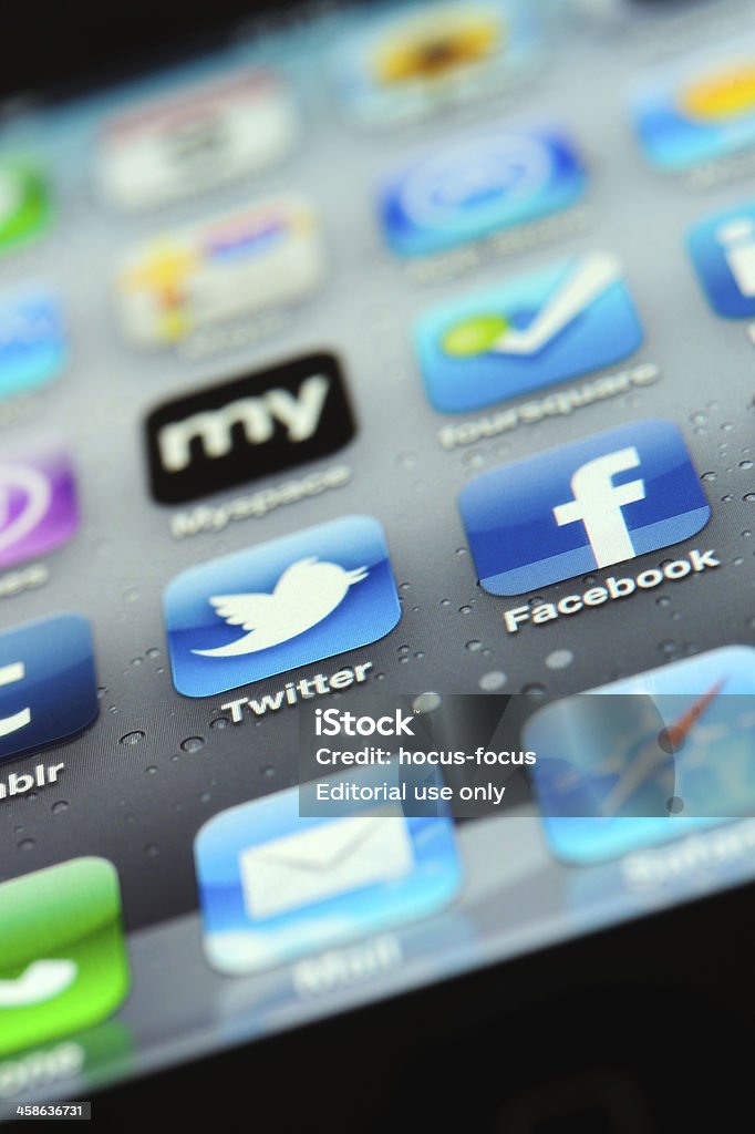 Les médias sociaux Apps sur İphone 4 - Photo de Affaires libre de droits