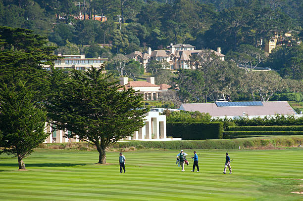 campo de golfe de pebble beach - pebble beach california golf golf course carmel california - fotografias e filmes do acervo