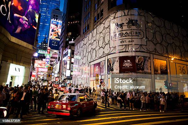 Ludzie W Hong Kong Okręgu Centralnego - zdjęcia stockowe i więcej obrazów Azja - Azja, Azjaci, Billboard