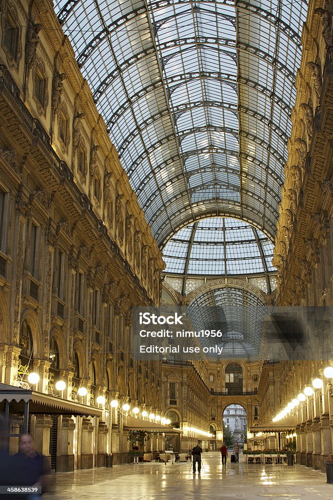 Galleria Vittorio Emanuele II) 에서 dawn. 밀라노. 이탈리어. - 로열티 프리 건물 외관 스톡 사진