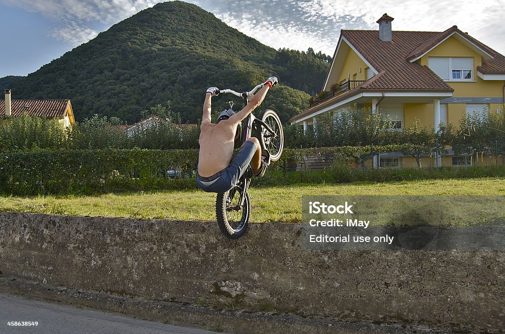 Julgamento de bicicleta - Foto de stock de Adolescente royalty-free