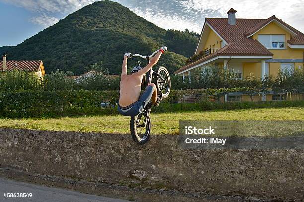 Ensaio De Bicicleta - Fotografias de stock e mais imagens de Adolescente - Adolescente, Andar de Bicicleta de Montanha, Bicicleta