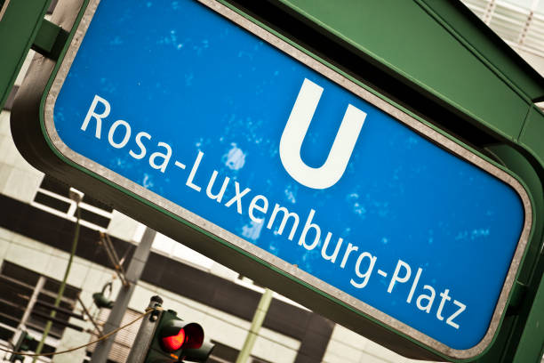 rosa-luxemburgo-platz ubahn estação de trem - lensbaby - fotografias e filmes do acervo