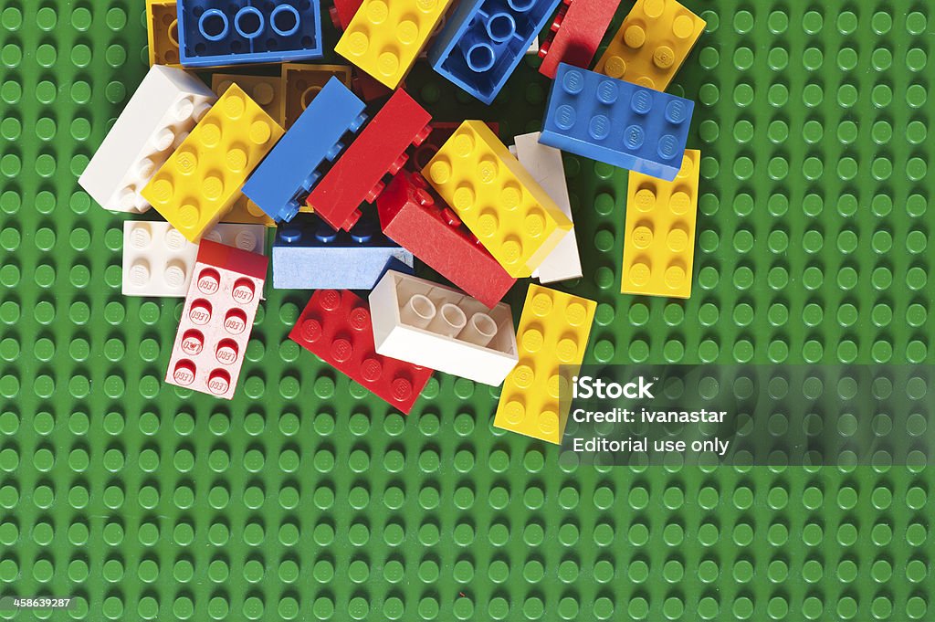 Pila de los ladrillos Lego en verde Bloque de montaje - Foto de stock de Lego libre de derechos