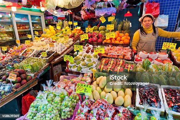 Kolorowe Świeże Owoce Na Rynku W Hongkongu Chińskich Producentów - zdjęcia stockowe i więcej obrazów Artykuły spożywcze