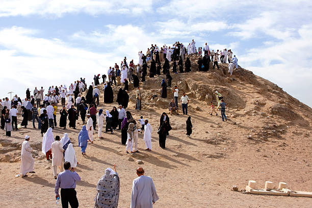 muslimische pilger, medina, saudi-arabien - pilgrimage stock-fotos und bilder