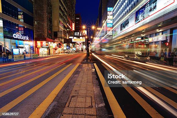 Mong Kok Por La Noche Foto de stock y más banco de imágenes de Arquitectura - Arquitectura, Arte cultura y espectáculos, Asia