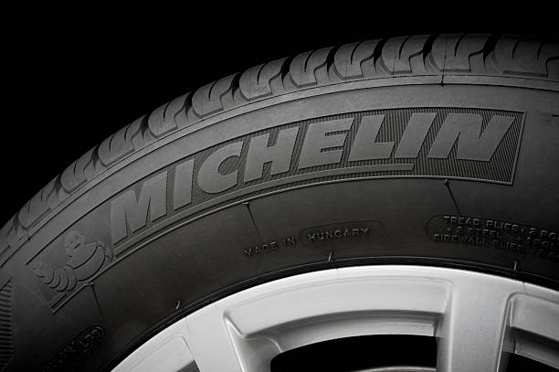 мишлен колесо - wheel alloy alloy wheel tire стоковые фото и изображения