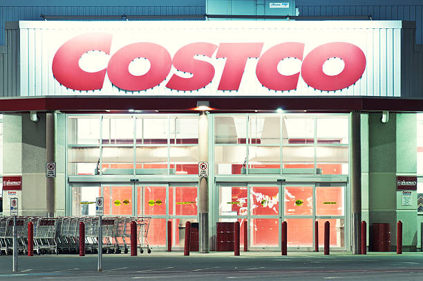 costco - editorial maritime provinces canada night photos et images de collection