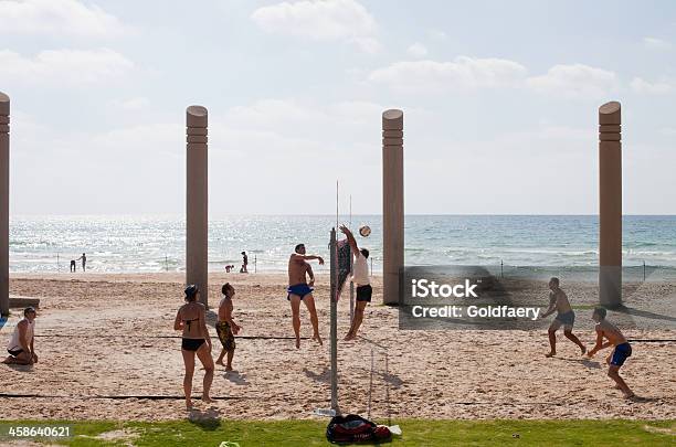 사람집합 게임하기 배구공 해변 건강한 생활방식에 대한 스톡 사진 및 기타 이미지 - 건강한 생활방식, 경쟁, 공-스포츠 장비