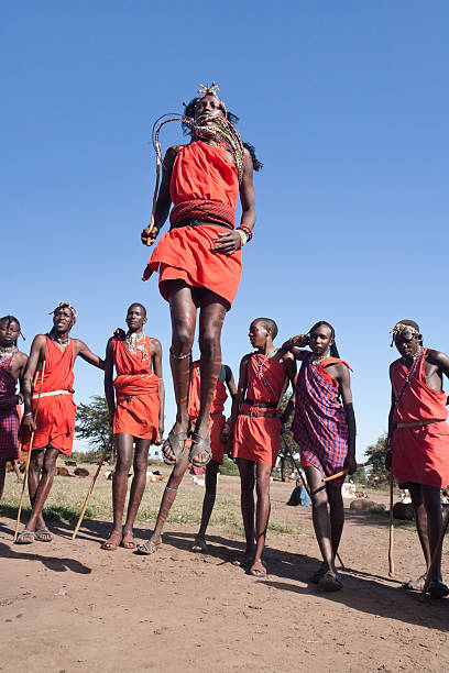 maasai warriors - ceremonial dancing imagens e fotografias de stock