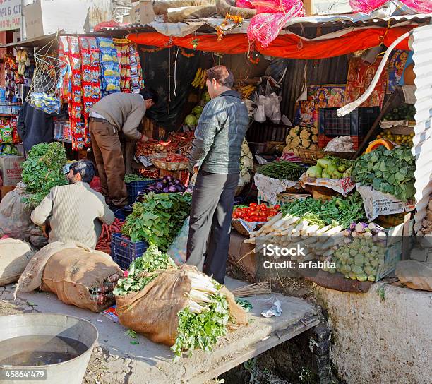 Verdura Fresca Stall Jammu Kashmir India - Fotografie stock e altre immagini di Affari - Affari, Aglio - Alliacee, Banana - Frutto tropicale