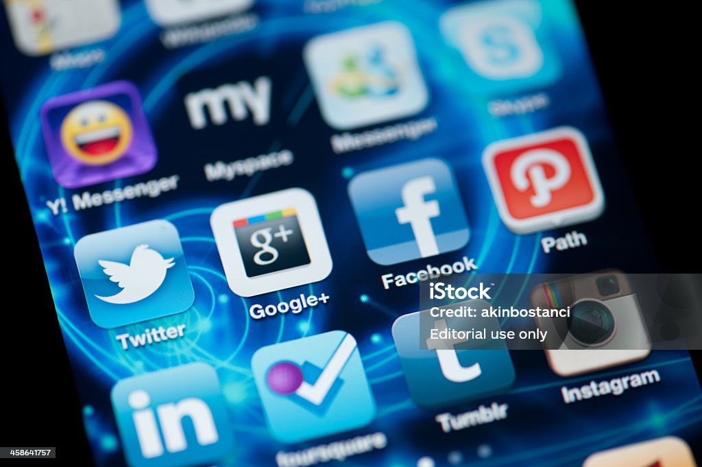 Google Plus e gli altri Social Media applicazioni per Iphone - Foto stock royalty-free di Social network