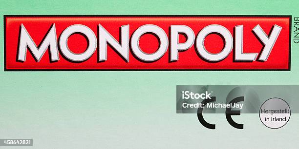 Rotulación Monopolio De La Marca En Caja Foto de stock y más banco de imágenes de Monopoly - Juego de mesa - Monopoly - Juego de mesa, Juegos, Fotografía - Imágenes