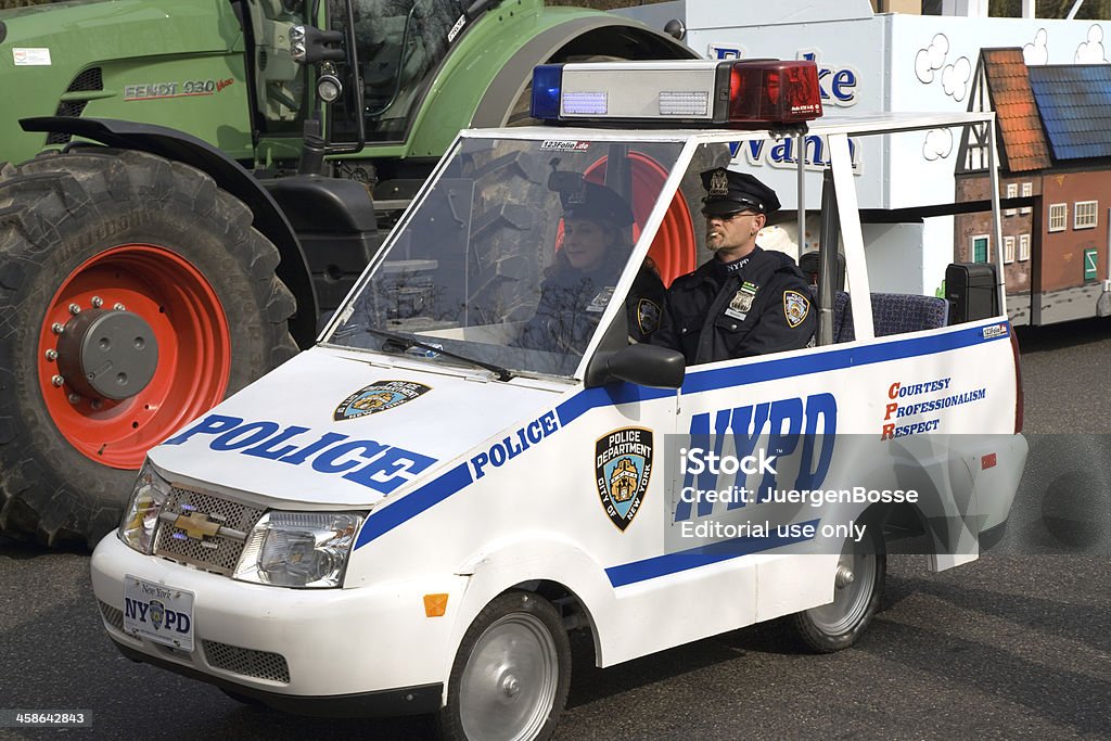 New York cops fahren auf der Straße Karneval in Köln - Lizenzfrei Berufsfahrer Stock-Foto