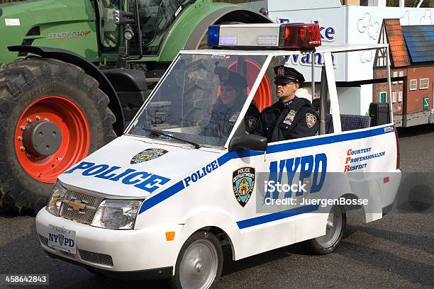 뉴욕 Cops 주행 거리 사육제 In 콜롱 Rosenmontag에 대한 스톡 사진 및 기타 이미지 - Rosenmontag, 거리, 경찰관