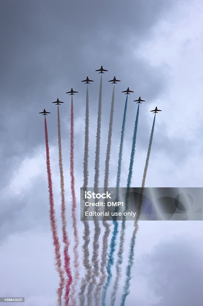 Red Arrows Mosca passado de Jubileu de Diamante da rainha - Royalty-free Rainha - Pessoa Real Foto de stock