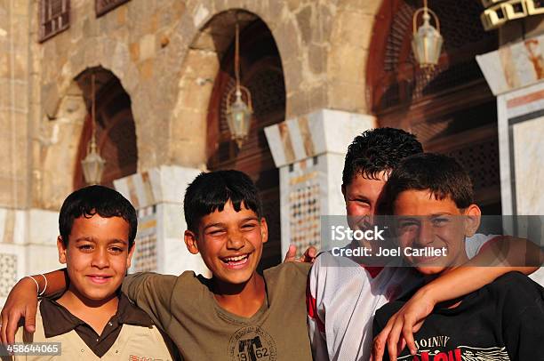 Siriano Ragazzi Nella Moschea Di Umayyad In Damasco - Fotografie stock e altre immagini di Siria