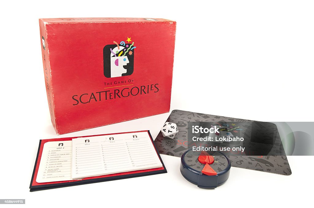 Scattergories ボックスの内容、白で分離 - ゲームのロイヤリティフリーストックフォト