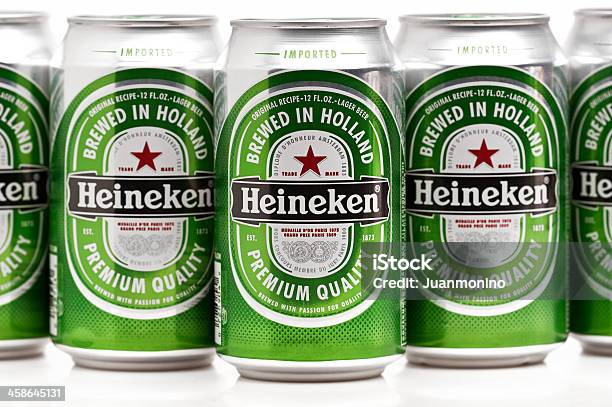 Otto Lattine Di Birra Heineken - Fotografie stock e altre immagini di Alchol - Alchol, Ambientazione interna, Barilotto