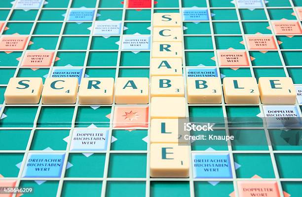 Mattel Familia De Juego Scrabble Foto de stock y más banco de imágenes de Scrabble - Scrabble, Primer plano, Adulación