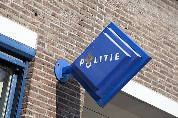 Politie (policía) señal en el centro de la ciudad de Ámsterdam - foto de stock