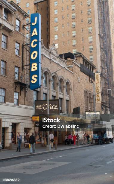 Jacobs Театр — стоковые фотографии и другие картинки Без людей - Без людей, Бродвей - Нью-Йорк, Вертикальный