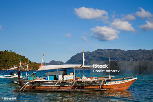 Fisherman Boat En La Isla De Filipinas Coron Foto de stock y más banco de imágenes de Agua - Agua, Aire libre, Archipiélago