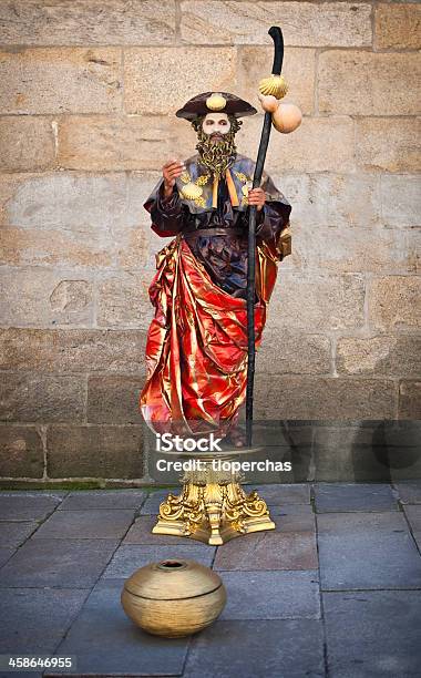 Photo libre de droit de Artiste De Rue À Saintjacquesdecompostelle banque d'images et plus d'images libres de droit de Adulte - Adulte, Apôtre, Hommes