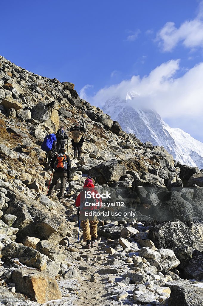 Trekking in Nepal - Foto stock royalty-free di Adulto